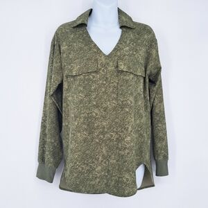 Athleta Zuma Olive‎ Green Snakeskin Print Longsleeve Top Size XS